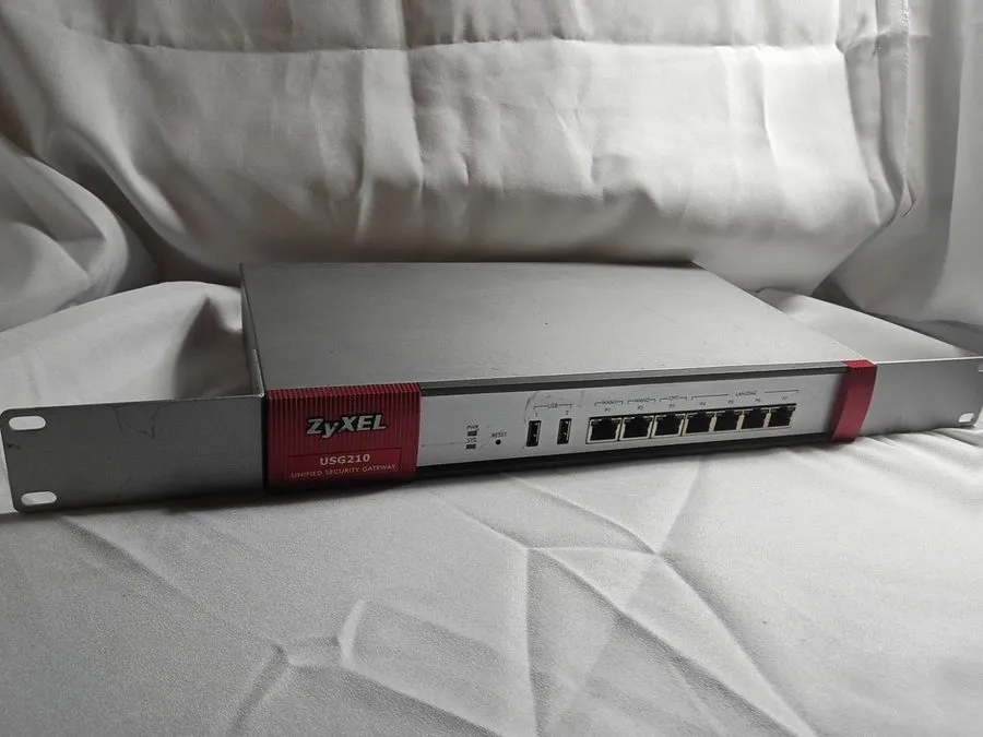 Межсетевой экран ZyXEL USG210 ZyWALL Network Security Firewall NO Ears USG 210 — фото лота 2