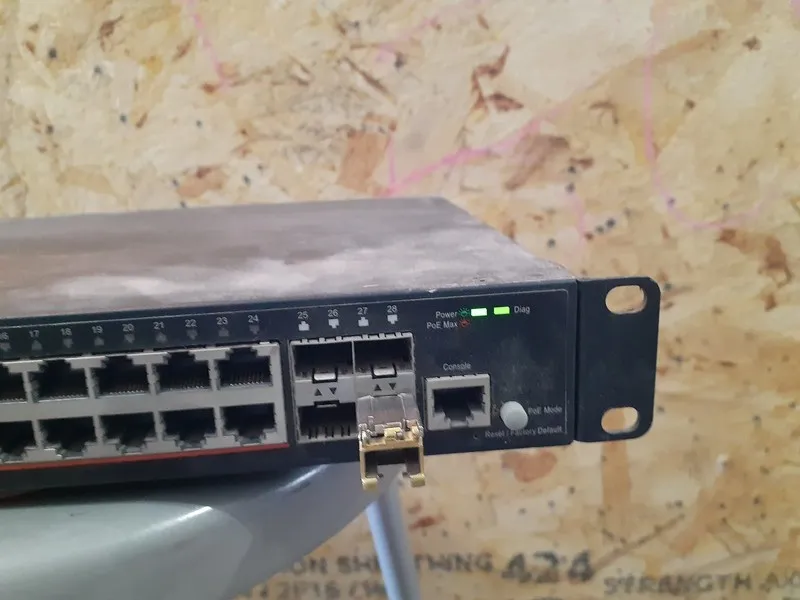 Коммутатор Edge-core Ethernet switch Model ECS2100-28PP 24-port Gigabit Web-Smar