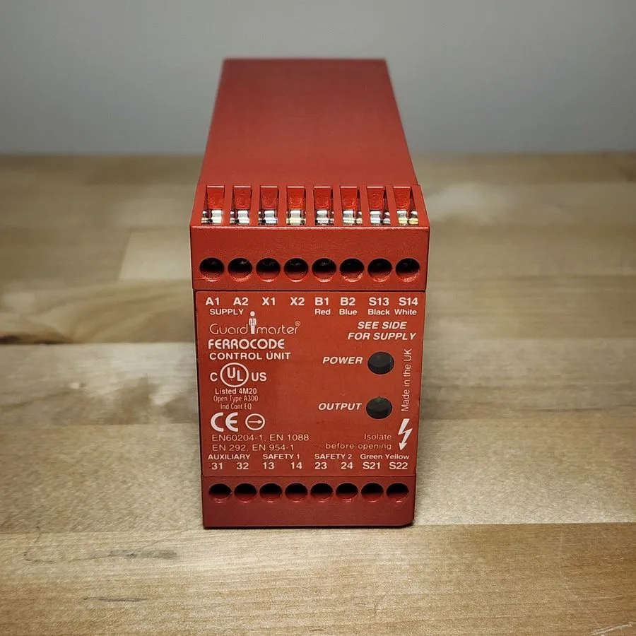 Реле безопасности Allen Bradley 440N-C02068 Series B Safety Relay 24VAC/DC NSMP — фото лота 1