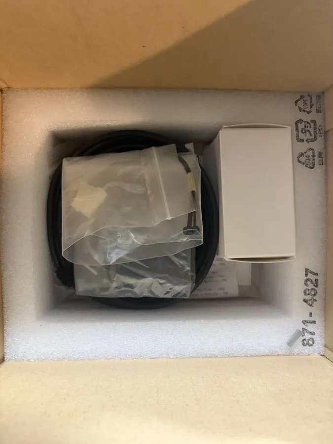 Стойка/шкаф APC NetBotz Room Monitor 355 Security Camera NBWL0355