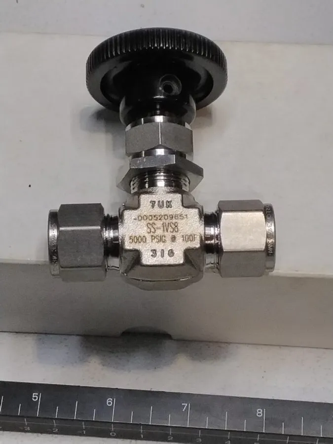 Клапан Swagelok 1/2" Integral Bonnet Needle Valve Vee Stem (SS-1VS8)