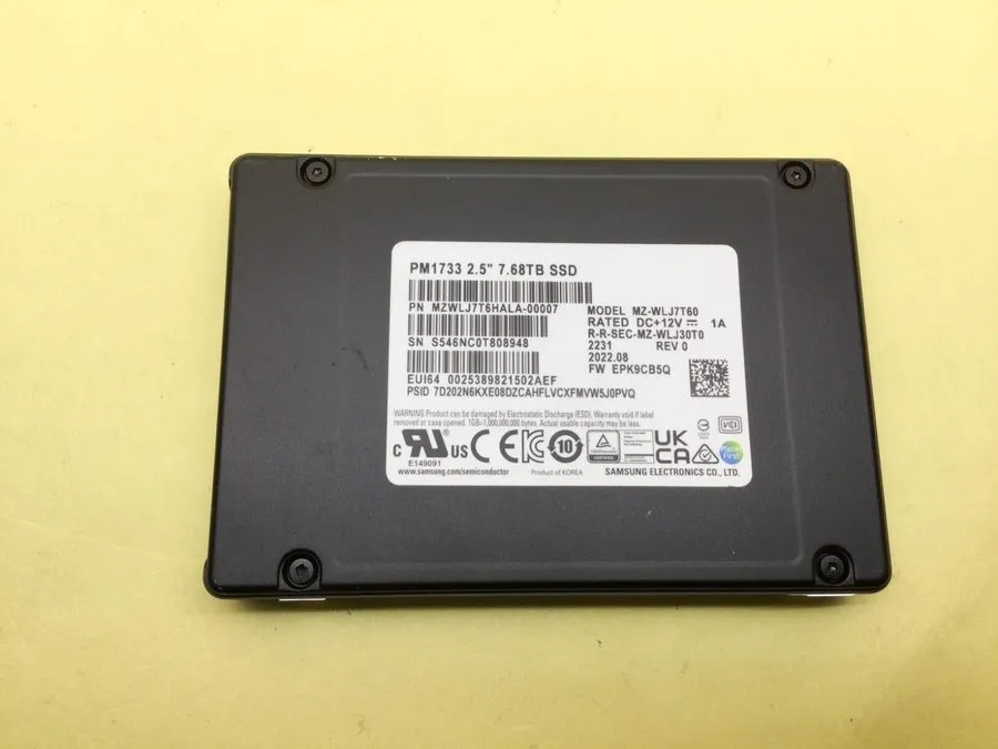 SSD-накопитель 7.68TB Samsung PM1733 SSD DELL 0Y27TR NVME MZ-WLJ7T60 u.2 MZWLJ7T