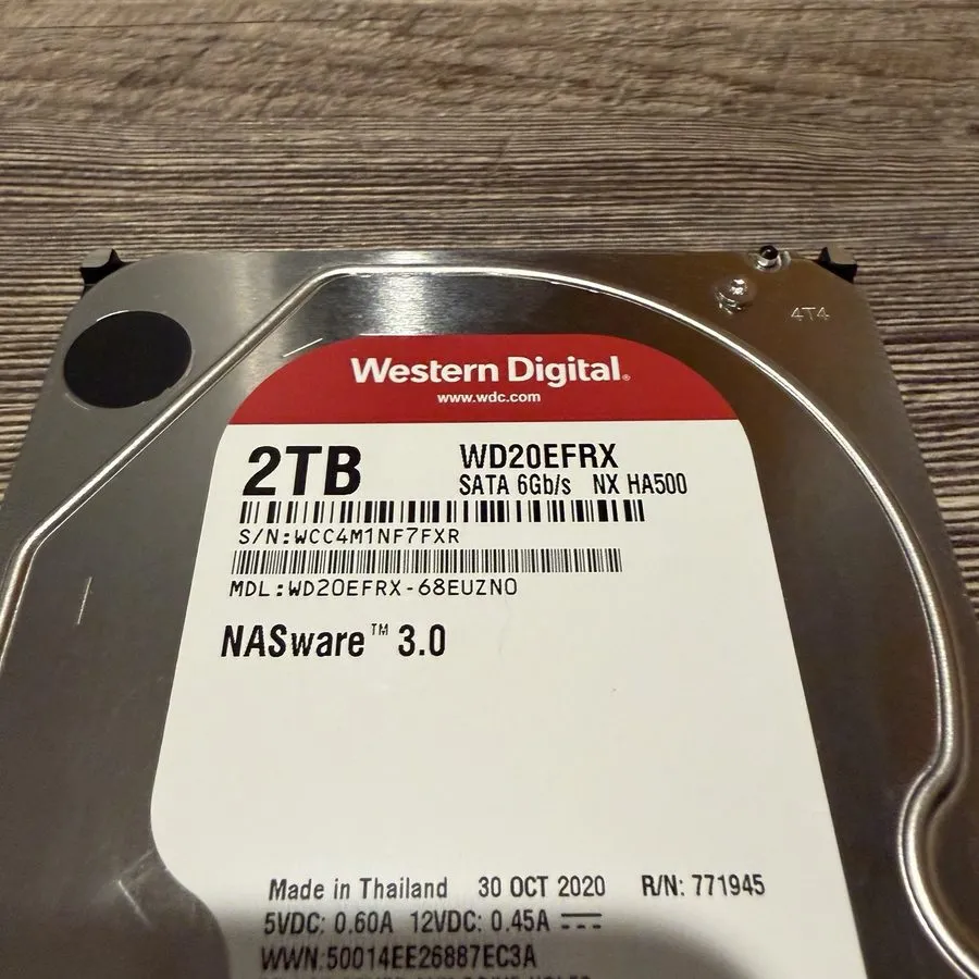 Жёсткий диск Western Digital Red Plus 2TB WD20EFRX NAS HDD 5400 RPM 64MB SATA II — фото лота 1