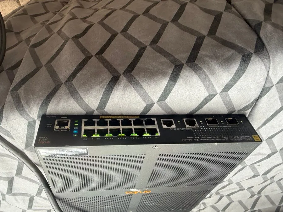 Коммутатор HPE Aruba 2930F 12 port Gigabit PoE+ Switch JL693A — фото лота 1