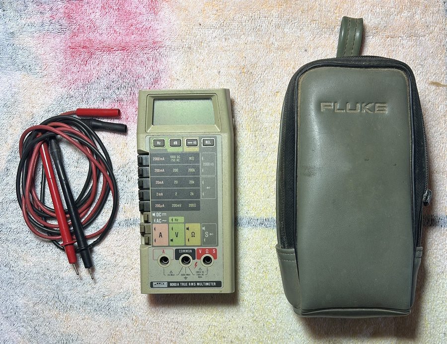 Мультиметр FLUKE 8060A TRUE RMS MULTIMETER W/ LEADS . 3