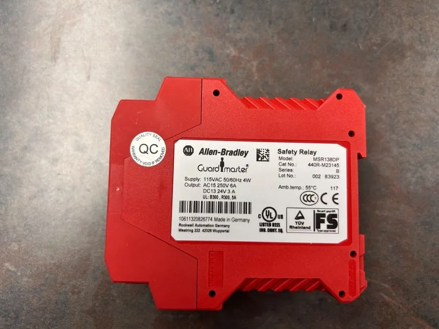 Реле безопасности ALLEN-BRADLEY GUARDMASTER 440R-M23145 SAFETY RELAY MSR138DP