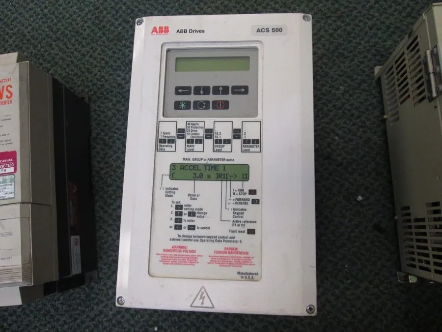Частотный преобразователь ABB ACS501 AC Drive ACS501-003-4-00P2 3/5HP
