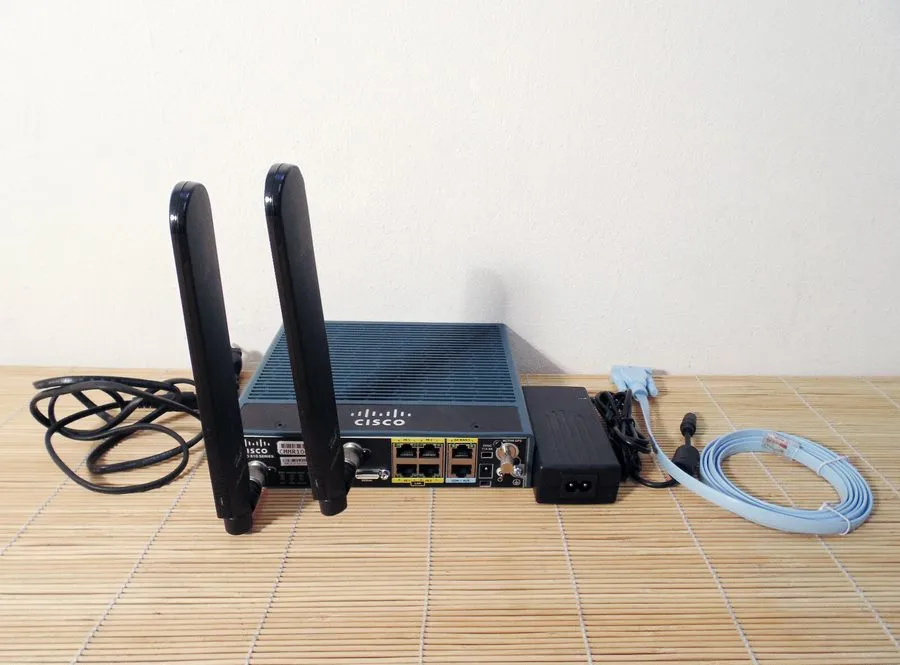 Маршрутизатор Cisco C819G-LTE-MNA-K9 Router 4-Port Switch (Integrated)