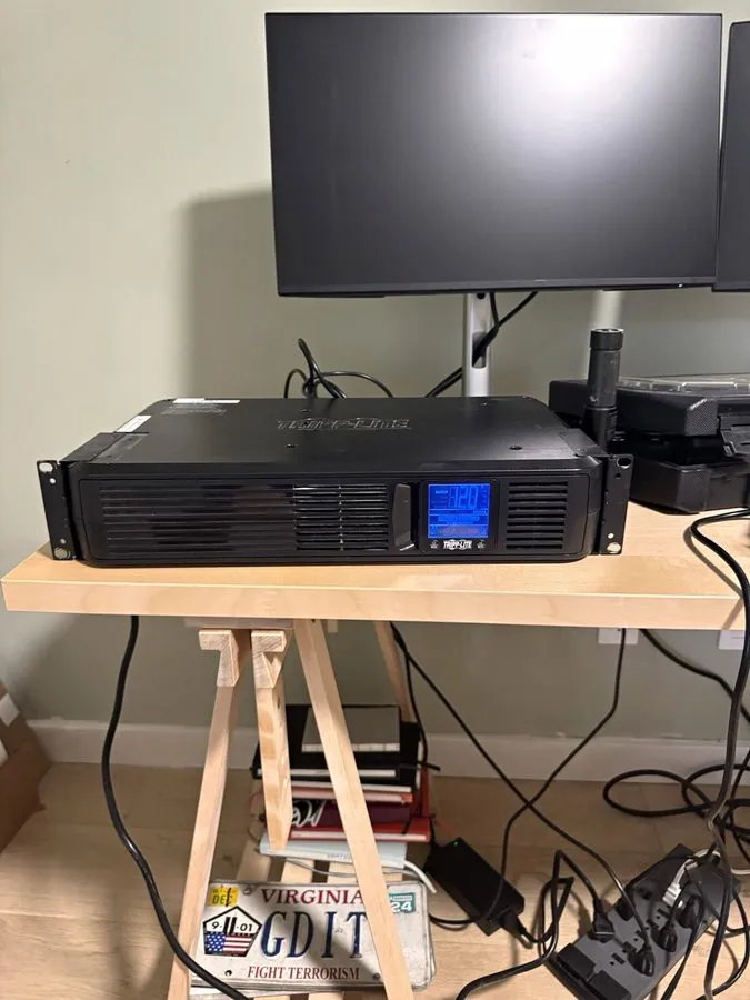 Дисплей Tripp Lite SMART1500LCD 1500VA 900W Rackmount UPS AVR LCD 8 Outlets