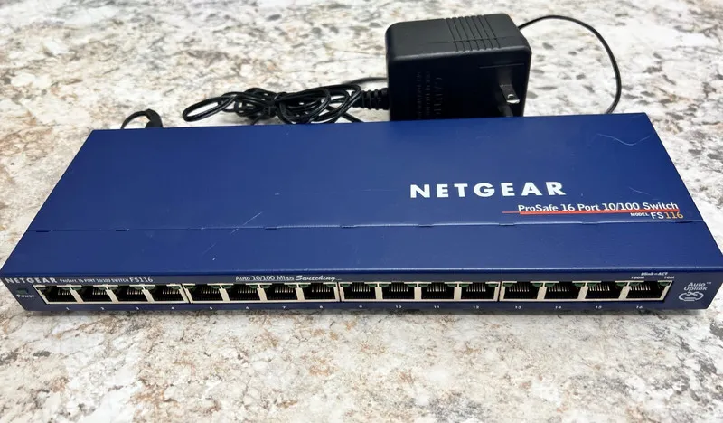 Коммутатор Netgear Prosafe 16port 10/100 Desktop Switch Fs116 & Ac Adapter