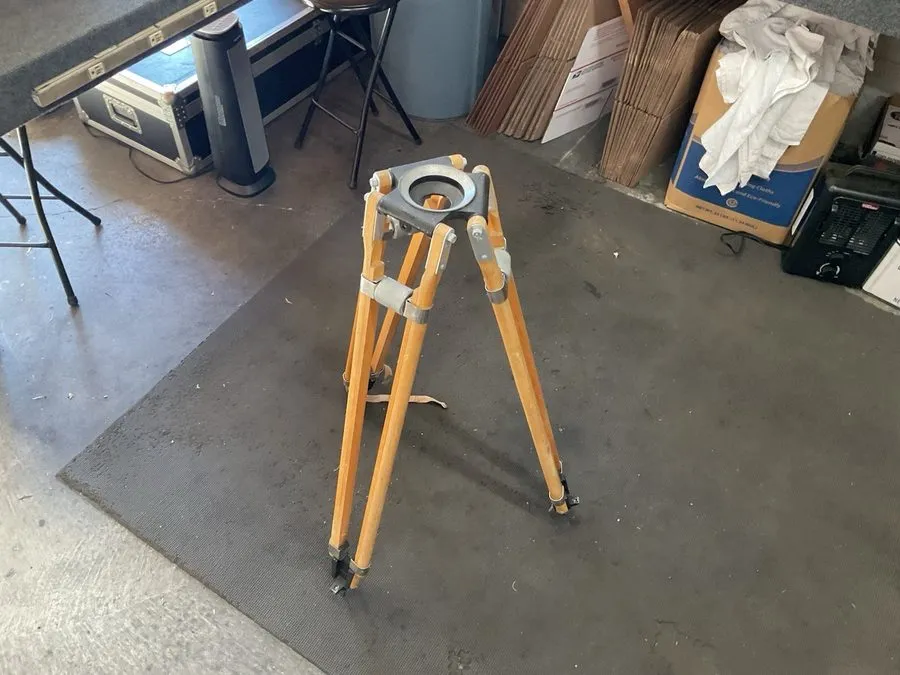 Камера Birns & Sawyer VGM-200 Wooden Tripod Legs Motion Picture Camera Equipment