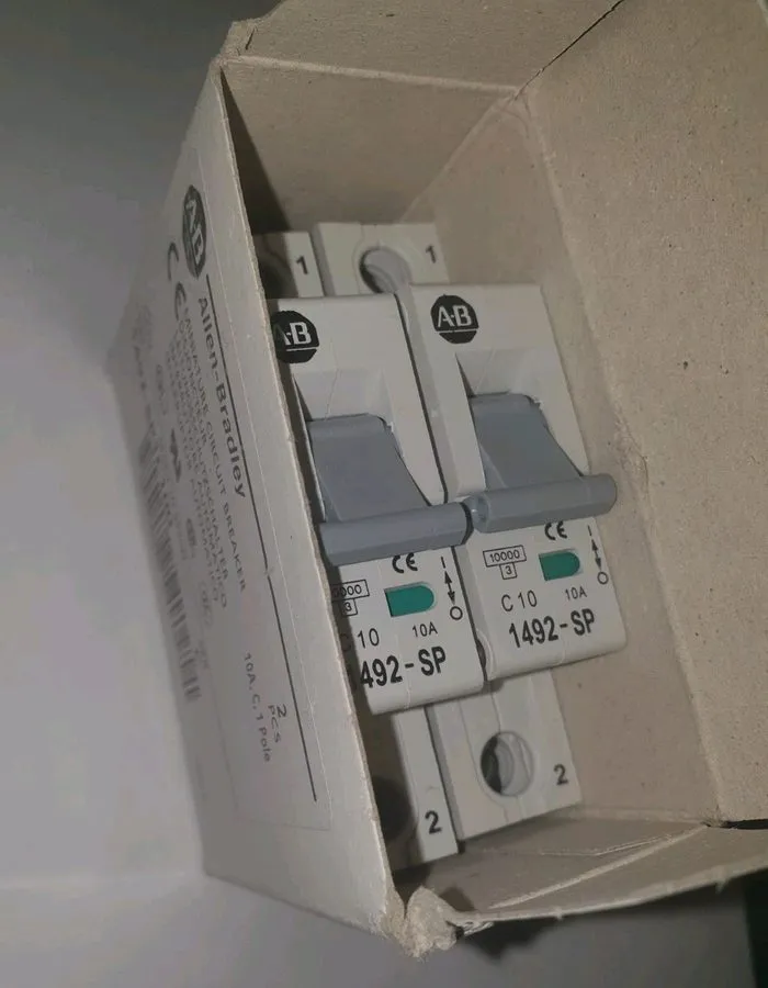 Автоматический выключатель Allen Bradley 1492-SP1C100 Ser C 10 AMP Circuit Break