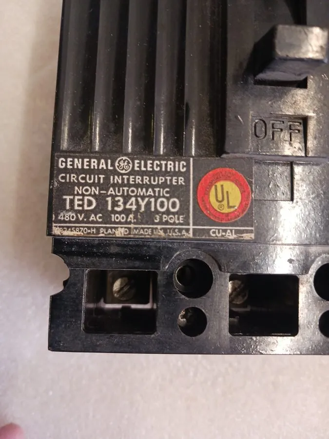 Автоматический выключатель General Electric TED134Y100 100 Amp 480V 3 Pole Circu