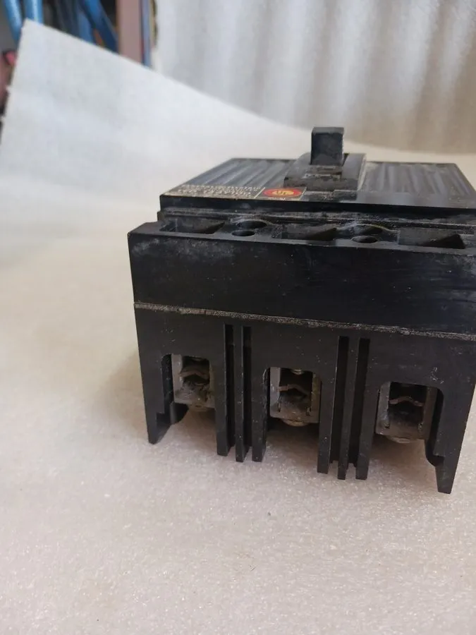 Автоматический выключатель General Electric TED134Y100 100 Amp 480V 3 Pole Circu — фото лота 2
