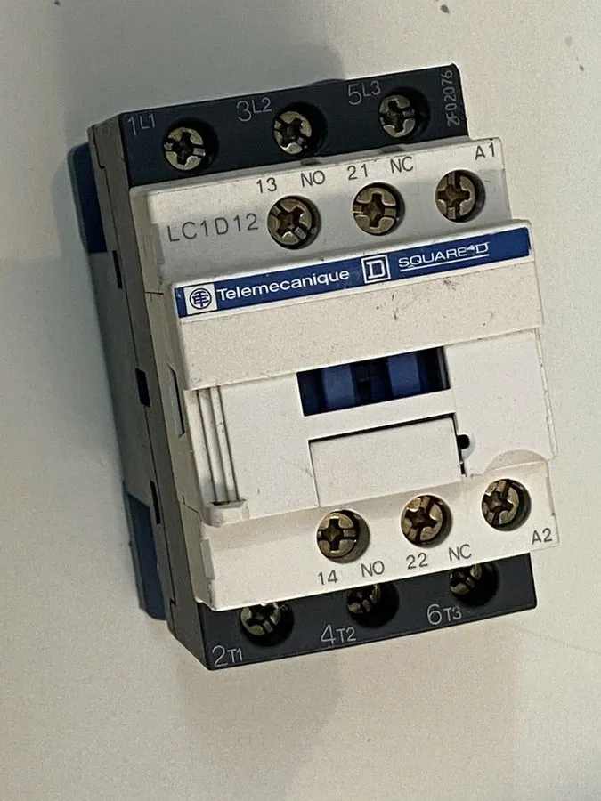 Контактор Schneider Electric TeSys D LC1D12 IEC Contactor 12A AC 110-120V Coil 3