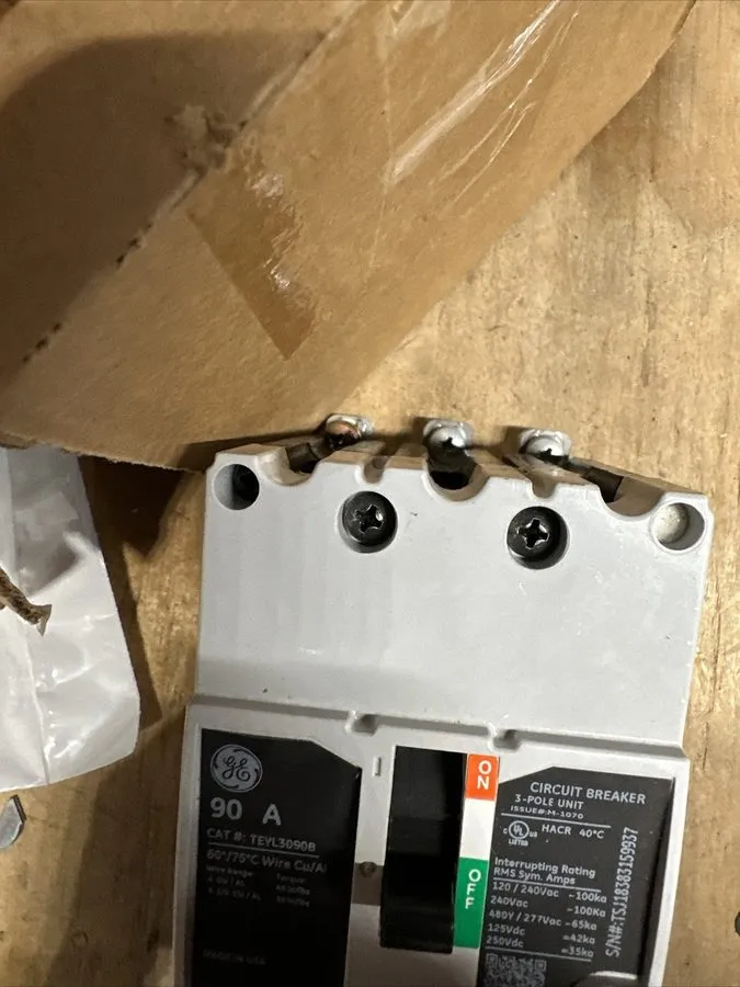Автоматический выключатель GE TEYL3090B 480V Circuit Breaker