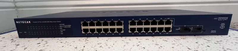 Коммутатор NETGEAR GS724T 24-Port Gigabit Managed Switch ProSAFE Rackmount VLAN