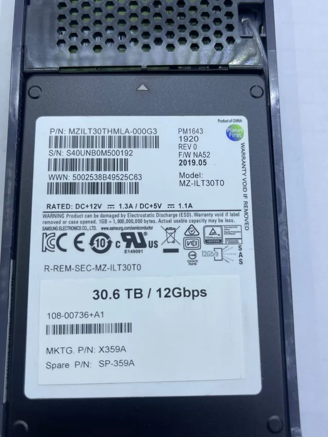 SSD-накопитель MZ-ILT30T0 Samsung PM1643 30.72TB SAS 12Gb/s 2.5in SSD MZILT30THM