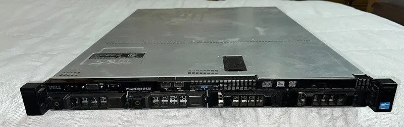 Сервер Dell PowerEdge R420 -2x Xeon 1.9GHz 6 Core -16GB Mem -2x 136GB SAS -H310 