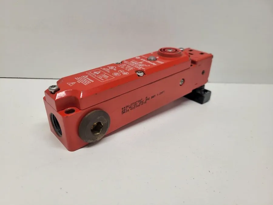 Реле безопасности 440G-MT47047 Allen-Bradley Guardmaster 440G-MT Guardlock Switc