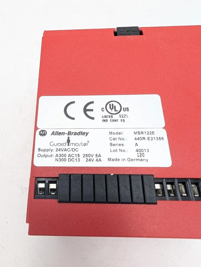 Реле безопасности Allen-Bradley 440R-E21358 Safety Relay MSR122E 24V
