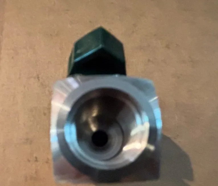 Клапан Nupro SS-4P4T4 Stainless Plug Valve 1/4 in NPT x 1/4 in Swagelok VCR — фото лота 3