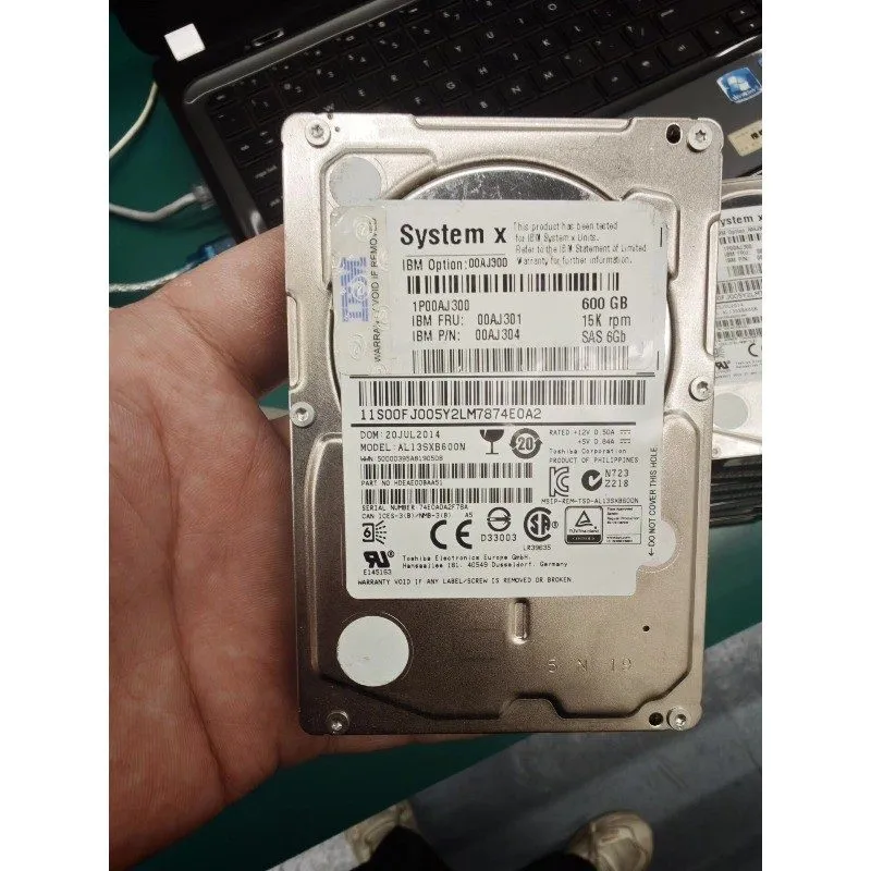 Сервер IBM 600GB 15K RPM 2.5" SAS 6Gb/s Enterprise HDD Server Drive 00AJ301 00AJ