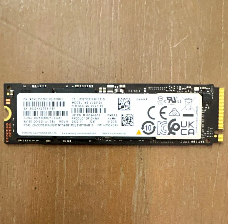 SSD-накопитель Samsung PM9A1 512GB NVMe Gen4x4 M.2 Internal SSD Black MZVL2512HC — фото лота 1