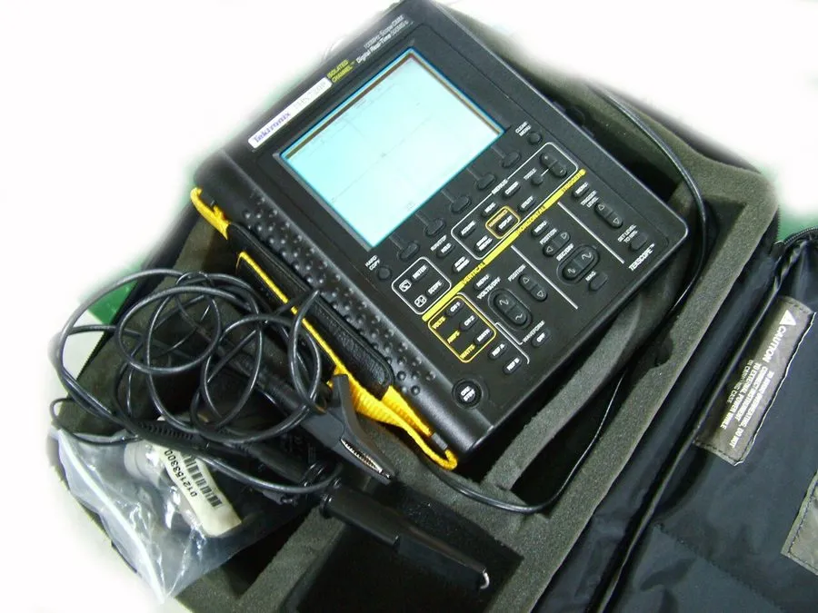 Тестер Tektronix THS720P 100 MHz Digital Real-Time 500 MS/s