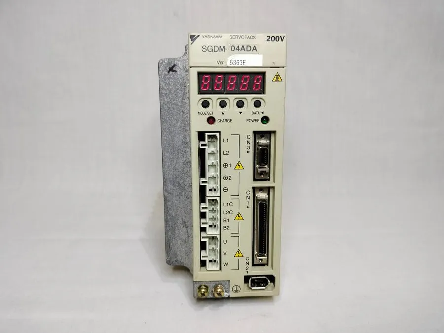 Сервопривод Yaskawa SGDM-04ADA ServoPack Servo Drive 1Ph 230V In 0.4kW 2.8A 300H