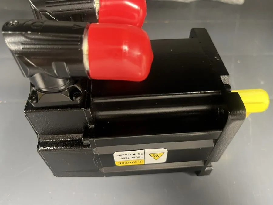 Серводвигатель Allen Bradley MPL-B310P-MK72AA Servo Motor MPL Series — фото лота 1