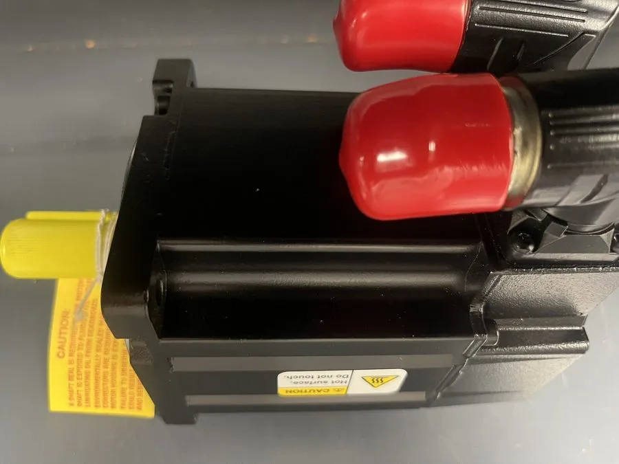Серводвигатель Allen Bradley MPL-B310P-MK72AA Servo Motor MPL Series — фото лота 2