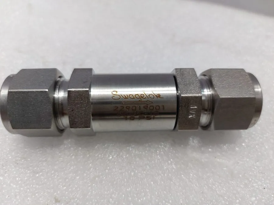 Клапан SWAGELOK SS-8C-10 Poppet Check Valve 316SS, 1/2" Tube OD, 10 PSI