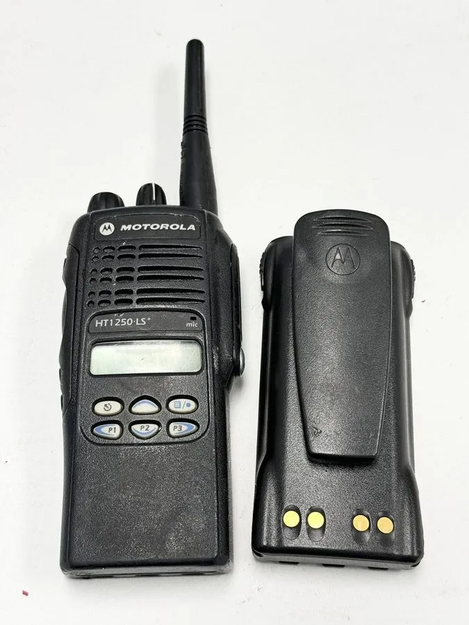 Радиостанция Motorola HT1250 LS+ UHF 450-512MHz 4W 16CH Two Way Radio AAH25SDH9D