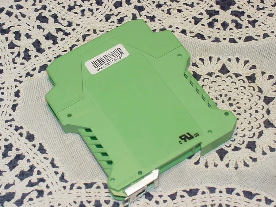 Датчик Phoenix Contact MCR-C-I/U-0-DC 3-Way Isolating Amplifier 0-2mA 20-30VDC