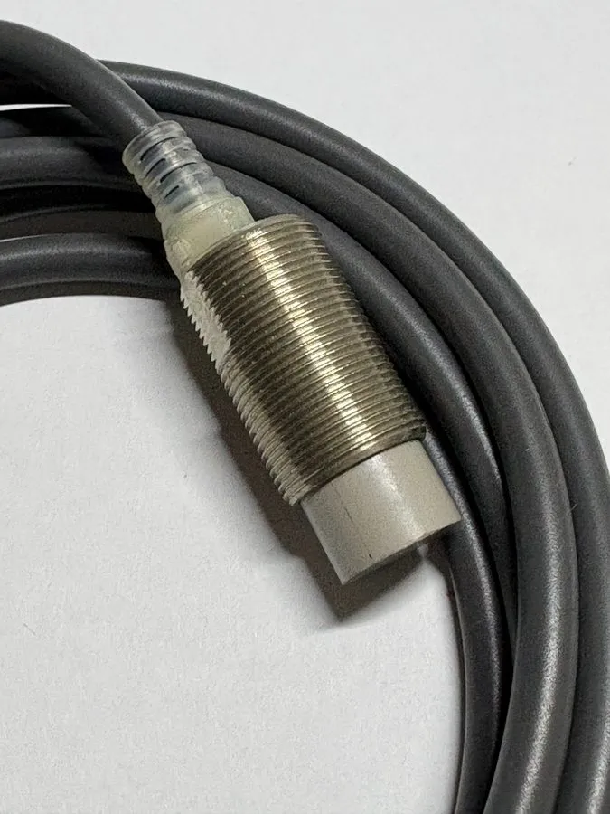 Датчик приближения Omron E2E-X10MF1 Proximity Sensor, 12-24VDC, 08705 — фото лота 2