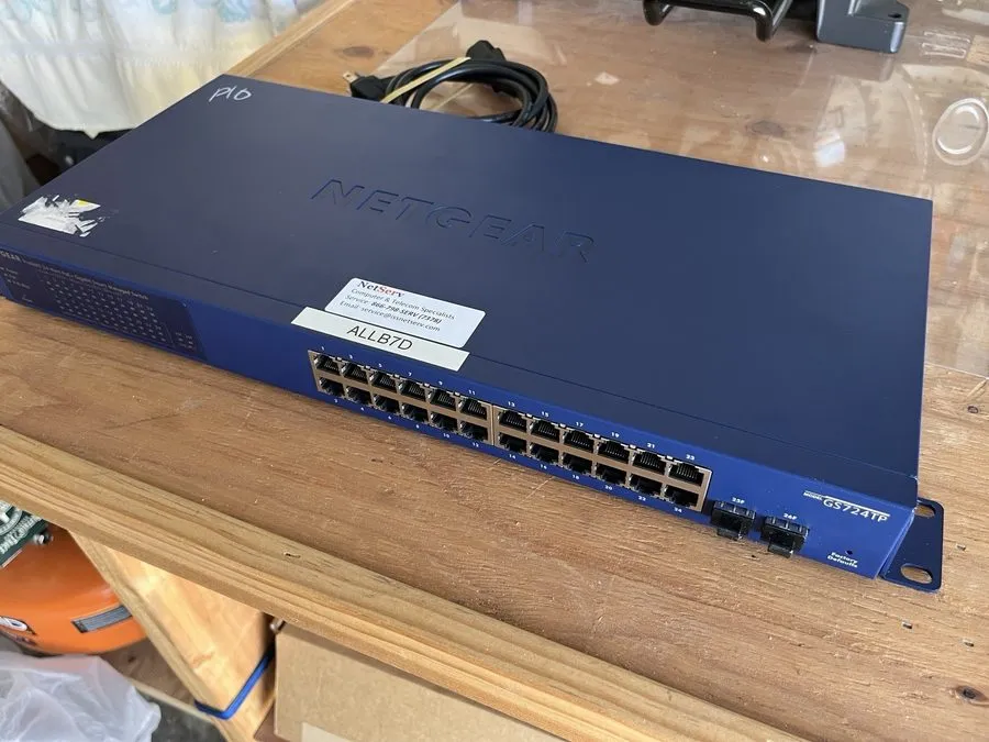 Коммутатор NETGEAR Prosafe GS724TP v2 24 Port Gigabit Managed Switch with PoE