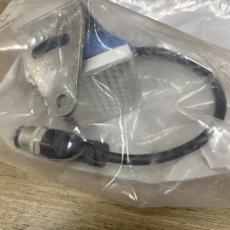 Фотоэлектрический датчик SICK HL18-P4B3AA PHOTOELECTRIC SENSOR EYE 1084038 — фото лота 1