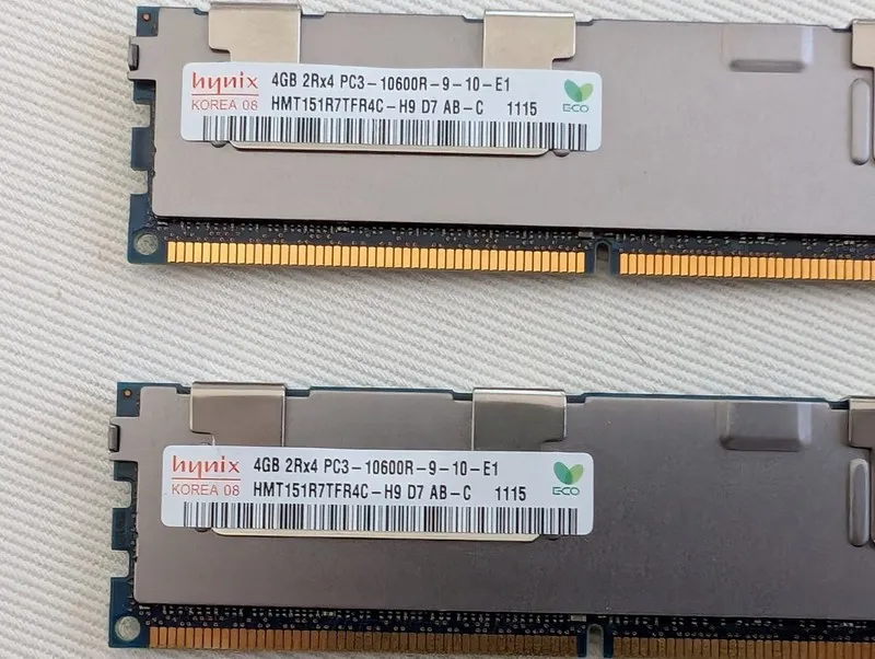 Модуль памяти Hynix 4GB PC3-10600R 1333MHz DDR3 ECC Server RAM HMT151R7TFR4C-H9 