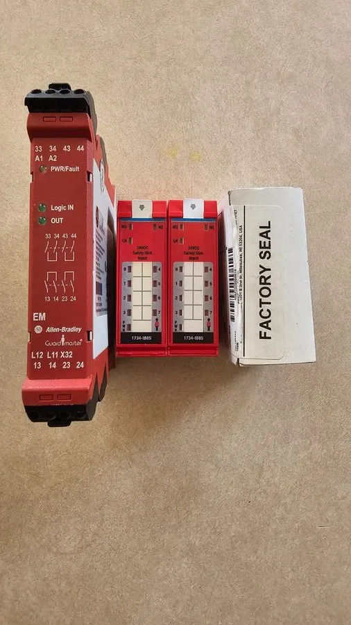 Модуль ввода-вывода Allen Bradley 1734-IB8S and AB 440R-EM4R2