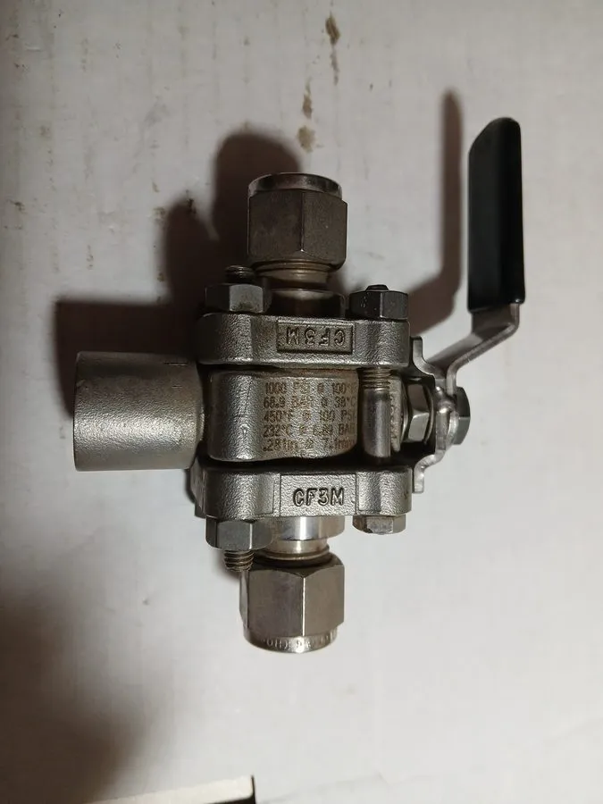 Клапан Whitey Swagelok SS-62XTS6-F4 316 SS 3-Way Ball Valve 3/8 Tube 1/4 FNPT — фото лота 2