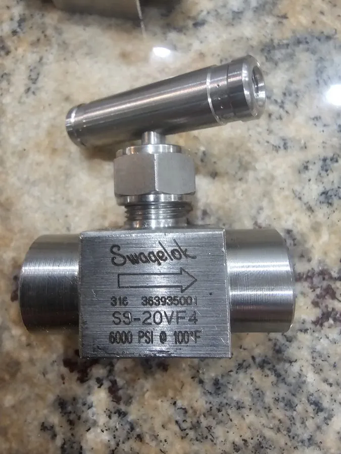 Клапан Swagelok SS-20VF4 Stainless Steel Integral Bonnet Needle Valve FNSP — фото лота 1