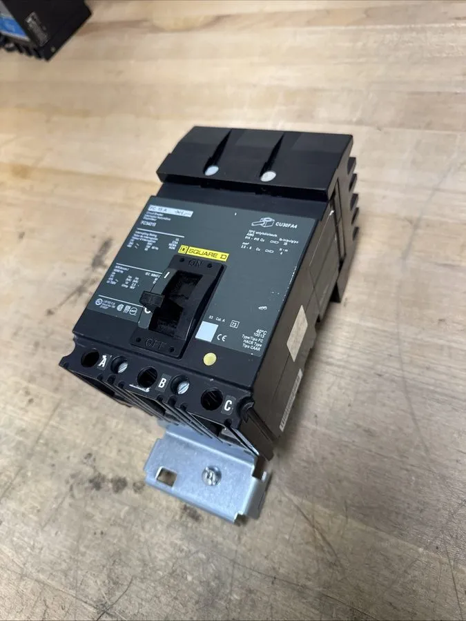 Автоматический выключатель Square D FC34015 Circuit Breaker 15 Amp, 3 Pole, 480V