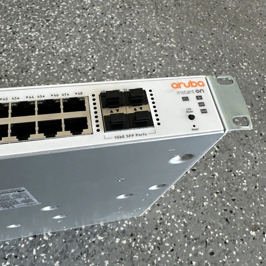 Коммутатор Aruba Instant On 1830 JL814A 48-Port Gigabit Switch 4x SFP — фото лота 2