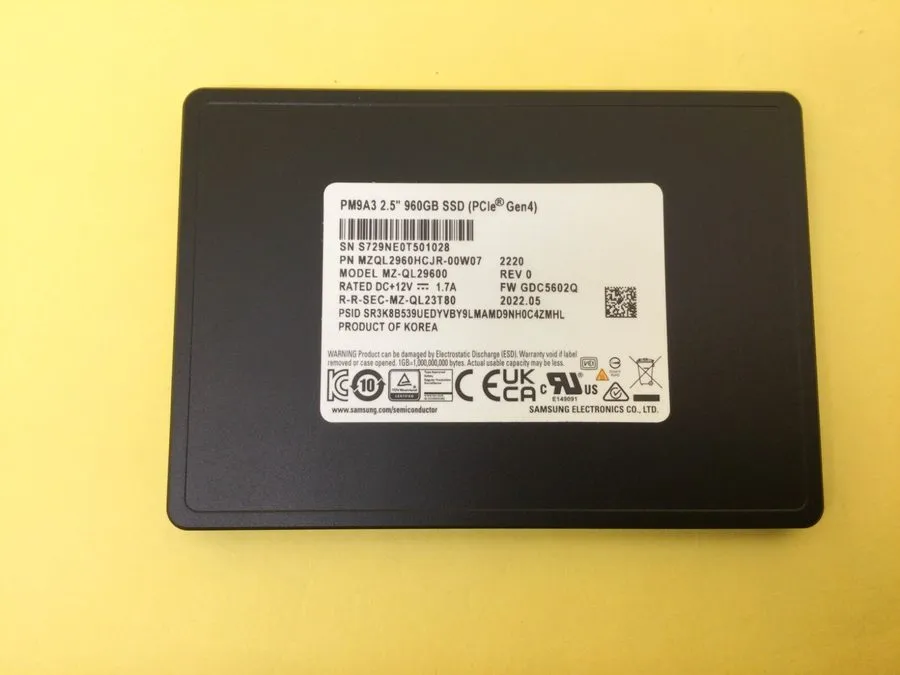 SSD-накопитель Samsung PM9A3 960GB PCI-E Gen4 x4 NVMe 2.5'' U.2 SSD MZ-QL29600 4