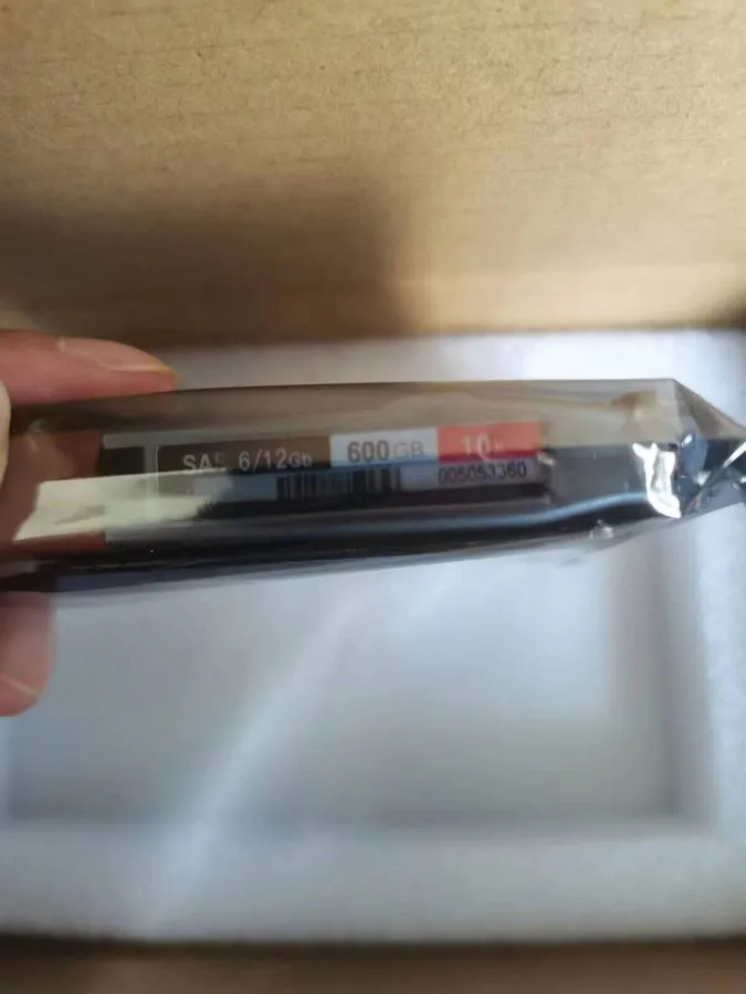 Жёсткий диск EMC D4-2S10-600U 005053360 005053363 600GB 10K SAS 2.5" 10K Hard Dr — фото лота 2