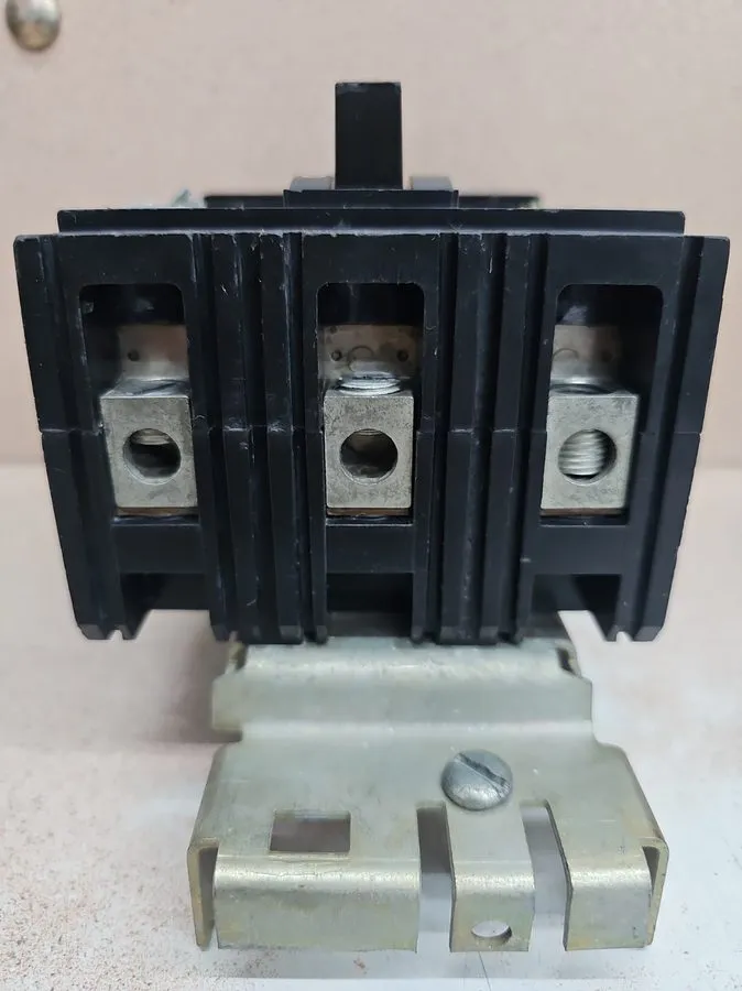Автоматический выключатель Square D FA34070 Circuit Breaker 70A 3-Pole 480V SEE