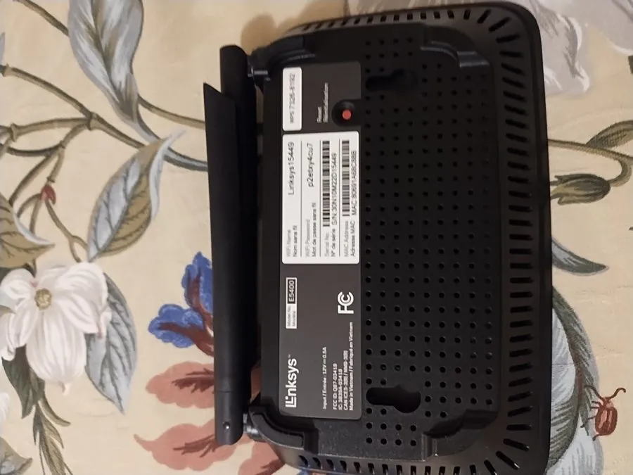 Маршрутизатор Linksys AC1200 Dual-Band WiFi 5 Router Model E5600