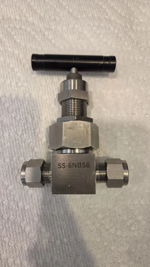 Клапан Swagelok SS-6NBS6 Manual Stainless Needle Valve 6000psi 3/8in Tube