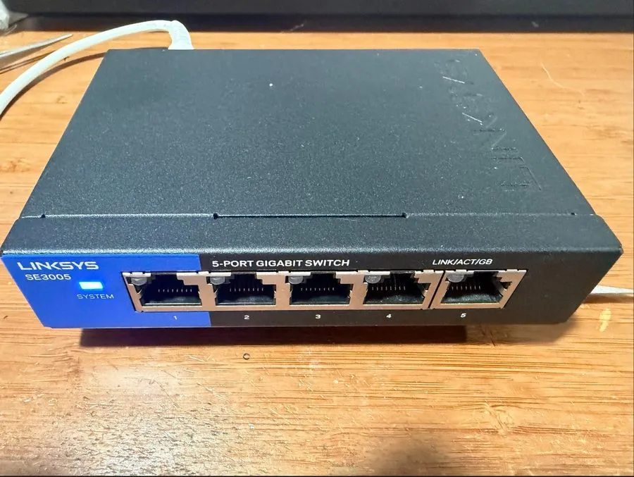 Коммутатор Linksys 5 Port Gigabit Ethernet Switch SE3005 V2
